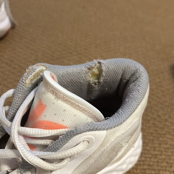 KD Trey 5 VIII EP ‘White Total Orange’ Men’s 7.5 - Picture 6 of 6